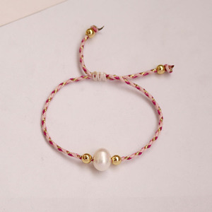 Pulseras de Macramé Ajustables con Cordón de Algodón, Cuentas de Perlas, Detalles en Oro y Corazón Esmaltado BM3026 Chic Lovely - Product Image 3