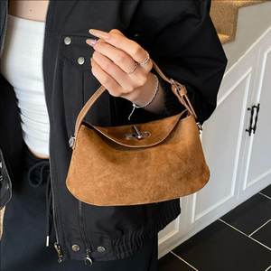 Sac bandoulière et à l'épaule pour femme, nouveau, design de niche, petit format, vintage, portable, en PU, style dumpling, finition givrée, luxe léger et contrasté - Product Image 6