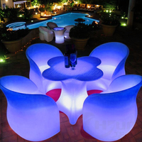 Ensemble de table et chaises LED portables en plastique PE, rechargeables, étanches et écologiques, pour mobilier de bar extérieur et de salle à manger, idéal pour les clubs de nuit modernes.