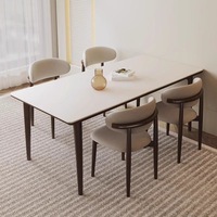 Table à manger assemblée en bois massif avec plateau en pierre de frêne, 4 places, design rectangulaire moderne et minimaliste, fonction plaque à induction, pour villa