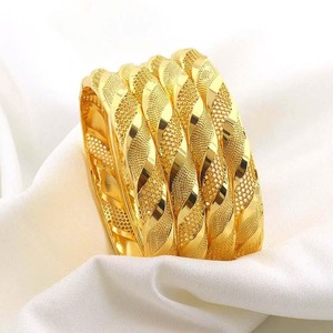Bracciali di Lusso in Rame Placcato Oro 24K Stile Dubai, con Incisioni Floreali Traforate, Design Arabo Mediorientale, Nuova Collezione di <span class=keywords><strong>Gioielli</strong></span> da Donna - Product Image 1