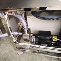 Rinceur de bouteilles en plastique PET rotatif semi-automatique à haute pression pour le nettoyage du lavage des bouteilles de vin et d'eau