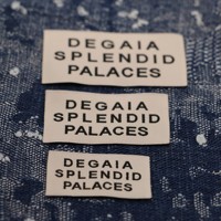 Étiquettes de soin personnalisées en non-tissé écologique, patchs en forme de cœur et de fleur en satin fin, haute densité de trame, haute qualité, à coudre