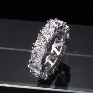 Anello dal Design Elegante in Stile Vetro per Donne - Product Image 6