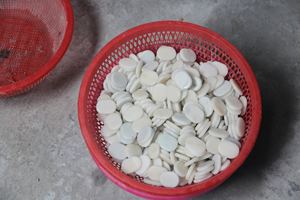 Kit de pierres de massage chauffantes en basalte noir, fabricants de Xiamen, <span class=keywords><strong>sauna</strong></span> portable, pierres chaudes, 6 pièces, masseur pour le corps et les pieds dans un sac en velours - Product Image 4