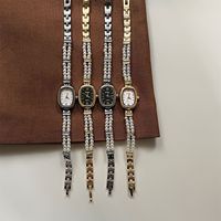 Montre pour femme personnalisable, bracelet en acrylique quartz, cadran ovale avec aiguilles et design perlé, élégante