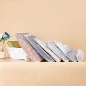 ถุงช้อปปิ้งพลาสติก PE ทอแบบซิปล็อคกันความชื้น เป็นมิตรกับสิ่งแวดล้อม สำหรับใส่ถุงเท้าและเสื้อผ้า ขนาดปรับแต่งได้ - Product Image 4