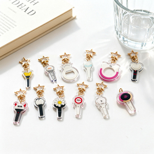 พวงกุญแจอะคริลิคแบบแท่งไฟ Kpop จองกุก สเตรย์คิดส์ ทไวซ์ เอทีซ ไรซ์ อิลลิท เอสเอ็นเอสดี จี-ดราก้อน เบบี้มอนสเตอร์ อิทซี่ ซีบีวัน ไอวี ของขวัญ - Product Image 1