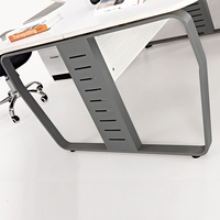 Bureau de direction au design moderne avec cloison modulaire en bois MFC pour 2, 4, 6 ou 8 personnes, idéal pour les employés, les directeurs, les managers et le personnel.