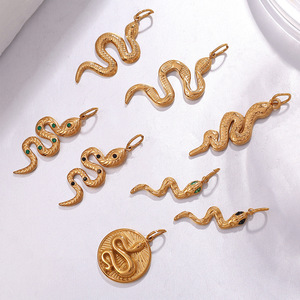 จี้รูปงูแบบมีธีม ทำจากสแตนเลสสตีล ชุบทอง 18K รูปทรงสัตว์ สำหรับสร้อยคอ สร้อยข้อมือ ของขวัญ ฤดูใบไม้ผลิ 2025 - Product Image 1