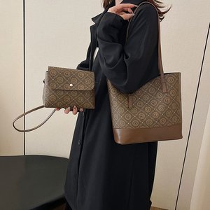 Bolso femenino primavera y verano nuevo bolso de mano de gran capacidad Bolsos De Mujer moda temperamento bolso de hombro para damas - Product Image 1