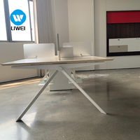 Postazione di Lavoro per Ufficio Moderna in Legno LIWEI, Scrivania per 4-6 Persone con Gestione Cavi, Partizione Arancione Modulare