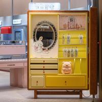 Vitrine murale personnalisée en panneau perforé, présentoir mural moderne pour coques de téléphone, sangles et petits accessoires, idéal pour les magasins de détail