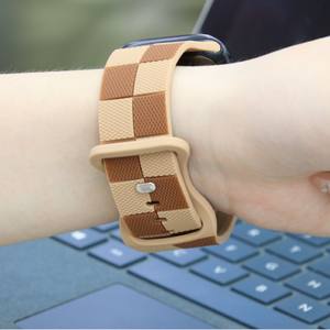 Correa de reloj inteligente con diseño de tablero de ajedrez Upro, correa deportiva transpirable de silicona para Apple Watch Series 10 9 8 7 6 SE - Product Image 4