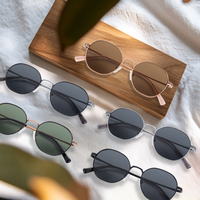 Chine Fabricant personnalisé en gros 2025 métal nouveau Design ovale lunettes de soleil en titane pour hommes et femmes