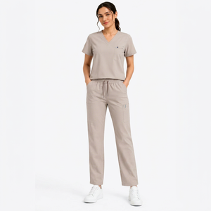 Ensemble de Blouse Médicale et Pantalon Jogger pour Femme, Col en V, Marque Privée, Uniforme d'Infirmière, Tissu Doux et Extensible, Tenue Médicale OEM - Product Image 1