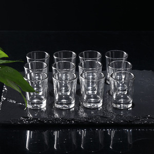 <span class=keywords><strong>Verre</strong></span> à vin miniature pour la maison, <span class=keywords><strong>verre</strong></span> à liqueur en cristal pour toast de mariage, ensemble de verres à liqueur minimalistes de style chinois - Product Image 1