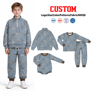 Tenues personnalisées pour garçons : Hauts et barboteuses en soie de lait gris à imprimé cœurs, pour tout-petits et enfants, vêtements de la Saint-Valentin, vente en gros pour frères - Product Image 1