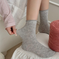 Chaussettes unies noires et blanches, chaussettes mi-mollet découpées pour femmes, chaussettes fines en maille respirante pour l'été