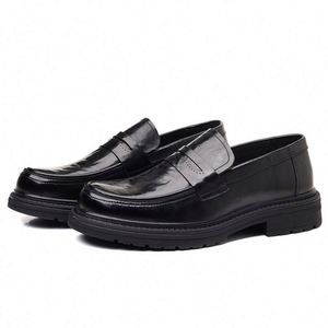 Chaussures en cuir pleine fleur pour hommes, nouvelle collection printemps, chaussures en cuir décontractées pour hommes, chaussures en cuir véritable haut de gamme à semelle épaisse - Product Image 3