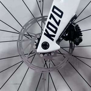 Bicicleta de Carretera Aero de Fibra de Carbono KOZO, Venta Directa de Fábrica, 700C, Shimano 105 7120-24s, Frenos de Disco Hidráulicos, OEM WHL-VORTEX-6810-2 - Product Image 6