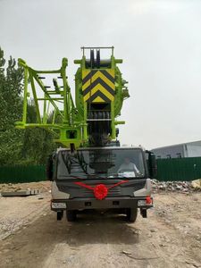 Grue sur camion ZOOMLION ZTC700V5-2 ZTC700V562-2 de 70 tonnes avec pièces de rechange - Product Image 4