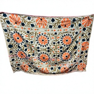Colcha Tradicional Floral Kantha Suzani, Cubre Sofá Hecho a Mano, Bordado Vintage, 100% Algodón, Peso Medio, Multicolor - Product Image 2