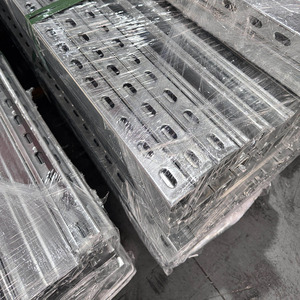 Fournisseur de profilés en acier proposant des profilés en C et des Unistruts à fentes pour l'installation de systèmes photovoltaïques sur toiture - Product Image 1