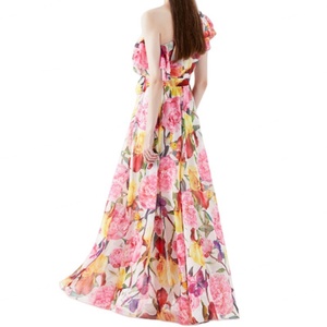 เดรสยาวผู้หญิงสำหรับฤดูร้อนใหม่ แบบไหล่เดียว แขนกุด ลายดอกไม้เล็กๆ ผ้าชีฟองทอลายใบบัว สไตล์ลำลองธรรมชาติ - Product Image 4