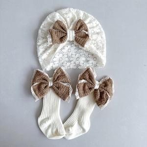 Conjunto de Gorro y Calcetines para Bebé Recién Nacido, Estilo Casual, Tejido de Algodón, Antideslizante, Color Sólido, con Lazo, para Niñas, Venta al Por Mayor - Product Image 4