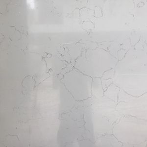 แผ่นเคาน์เตอร์ครัวสไตล์เวียดนามสมัยใหม่ ลาย Calacatta สีขาว พร้อมเส้นสีทองและพื้นผิวแบบกระจก - Product Image 1