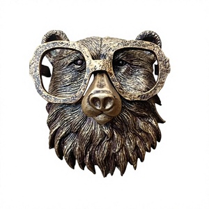 Decoración Moderna para Sala de Estar, Cabeza de Oso de Bronce para Montar en la Pared con Gafas de Sol, Última Novedad en Decoración del Hogar, Decoración Hecha a Mano - Product Image 1