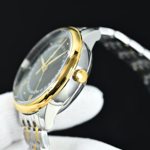 Reloj Mecánico Automático de Lujo Personalizado con Esfera Negra con Efecto Rayos de Sol, Fecha, Caja de Acero en Oro Amarillo y Luz Nocturna - Product Image 5