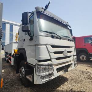 Camión Grúa Hidráulica de 10 Ruedas HOWO Chino, 20-25 Toneladas, 6x4, Camiones de Carga Equipados con Grúa de 6 Toneladas en Venta - Product Image 2