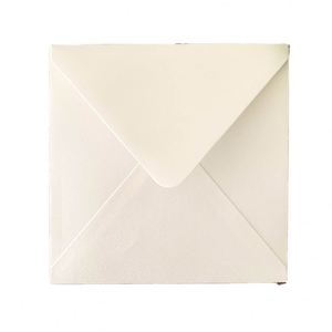 Sobres de Lujo Perlados en Color Marfil con Goma, Tamaños Personalizados - Product Image 1