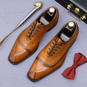Zapatos de cuero personalizados de alta gama para hombre, hechos de cuero vacuno de primera calidad, con suela gruesa y tacones elevados. - Product Image 1