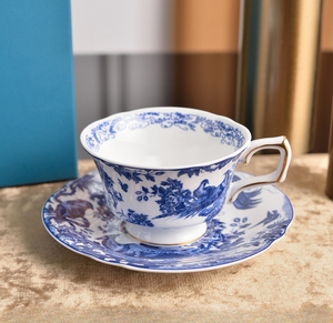 Juego de Taza y Platillo Doble de Cerámica Ecológica Phoenix Retro, Porcelana Azul y Blanca para Café y Leche de la Tarde - Product Image 1