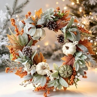 Guirlande de Noël écologique de luxe en plastique avec feuilles de fleurs, citrouilles, pommes de pin et baies pour décoration intérieure
