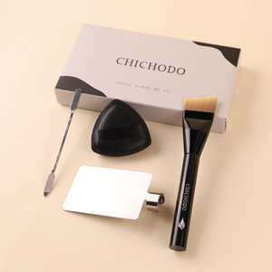 Pinceau à fond de teint angulaire 31 mm, poils synthétiques, manche en bois, pour l'application du maquillage - Product Image 2