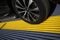 Dalles de sol modulaires antidérapantes en plastique de 3 cm pour garage, lavage de voitures et detailing