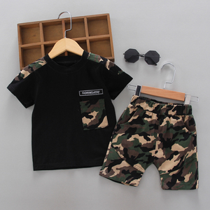 Vêtements d'été en gros pour bébés garçons : Ensemble deux pièces mignon camouflage décontracté pour enfants, imprimé, manches courtes et short - Product Image 1