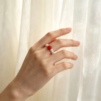 Neuer Chinesischer Stil Runder Perlen-Stretchring mit Roter Achat-Fassperle, Elastischer Stapelbarer Fingerring