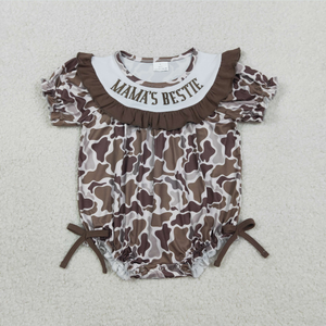 ชุดเสื้อผ้าเด็กชายหญิงลายพรางสีน้ำตาลพร้อมลายปักพี่น้องและข้อความ Mama's Boy - Product Image 2