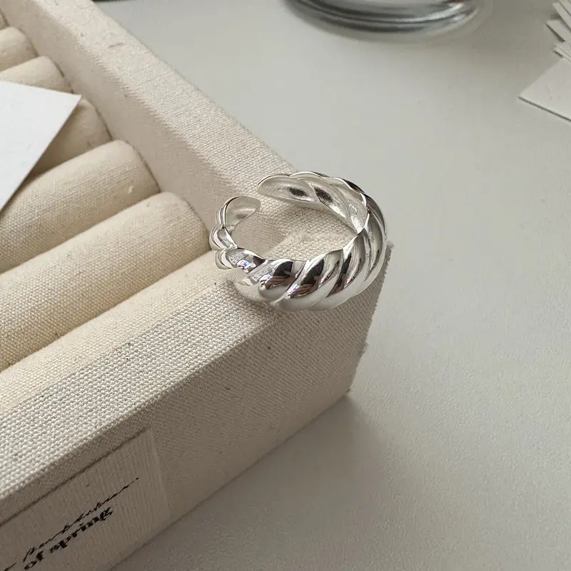خواتم مجوهرات من الفضة الإسترلينية الراقية من JoyEver ، حلقة ملتوية سميكة مفتوحة قابلة للتعديل ، خاتم كرواسون غامق مكتنز