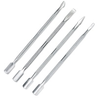 Poussoir à cuticules double face en acier inoxydable Outil de beauté pour le nettoyage des ongles