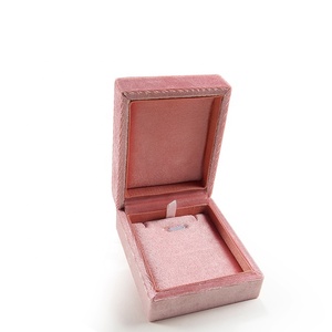 Ensemble d'emballage de luxe en gros pour bagues, colliers, bracelets et boucles d'oreilles, boîte personnalisée avec logo, boîte à bijoux en velours de qualité supérieure, directement de l'usine. - Product Image 4