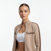 Ensemble de survêtement rétro en maille pour femme, veste zippée à col montant et pantalon de survêtement large à rayures latérales, couleur camel, 2 pièces, vente en gros