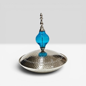 Plat de service rond en métal martelé doré avec couvercle, style glamour, fait main, vaisselle et assiettes, vendeur d'Inde - Product Image 3