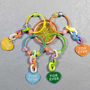 Lindo Llavero con Diseño Creativo de Letras para Coche y Bolso, Accesorio para Chicas, Ideal para Regalo de Cumpleaños - Product Image 3