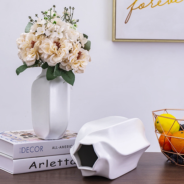 Nordic creative living room tabletop flower arranging crafts decorated with white ceramic vase